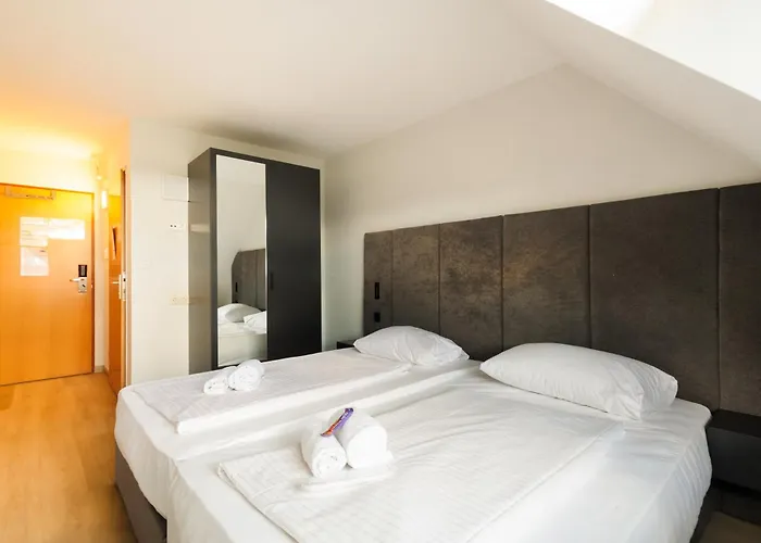 Lenas Donau Hotel Vienna